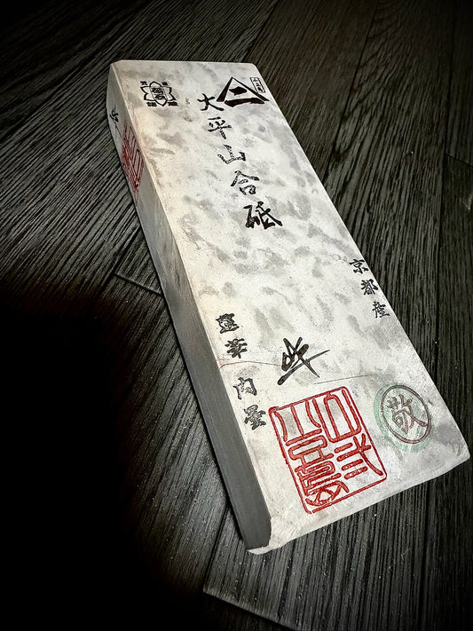 Ohira Uchigumori (Finishing Whetstone), Karasu (Crow Pattern), 871g from Ohira Mine, Kyoto